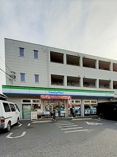 コンビニ　ファミリーマート（コンビニ）まで381m