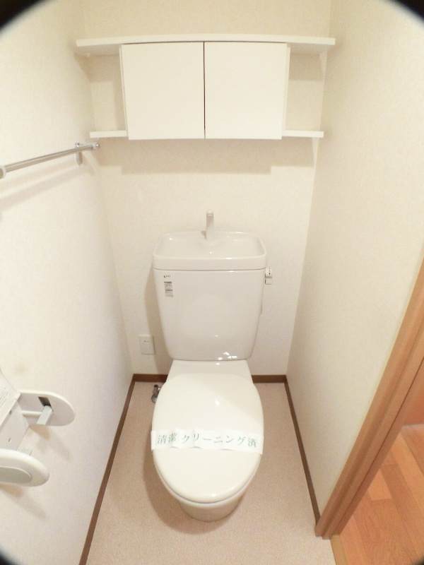 トイレ　トイレには便利な収納棚付