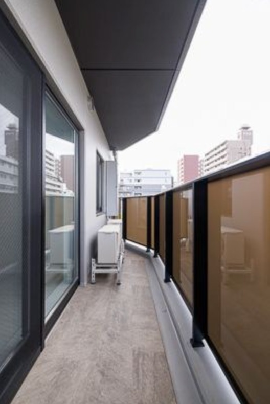 バルコニー　※反転タイプのお部屋の写真を使用しています。