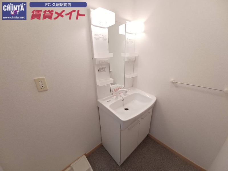 洗面設備　同物件別室写真
