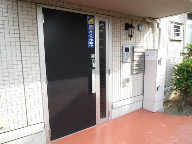エントランス　オートロック付きエントランス