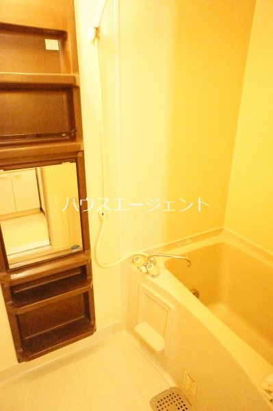 バス・シャワールーム　バス・トイレ別です。