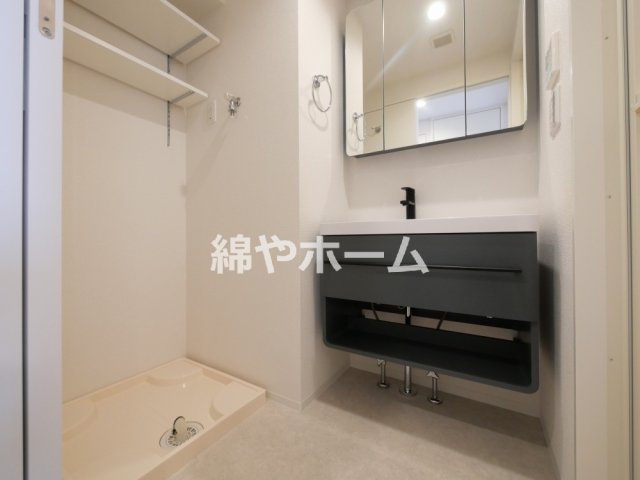 洗面設備　ゆったりとスペースのある洗面所
