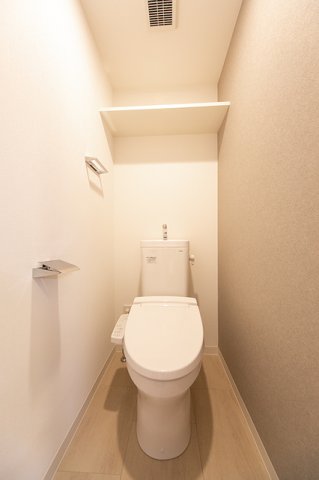 トイレ　※写真は同タイプ住戸です。