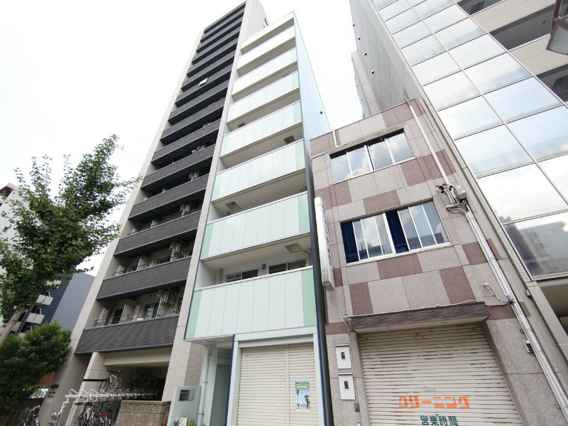 建物外観　外観　オートロック　防犯カメラ　1フロア2部屋