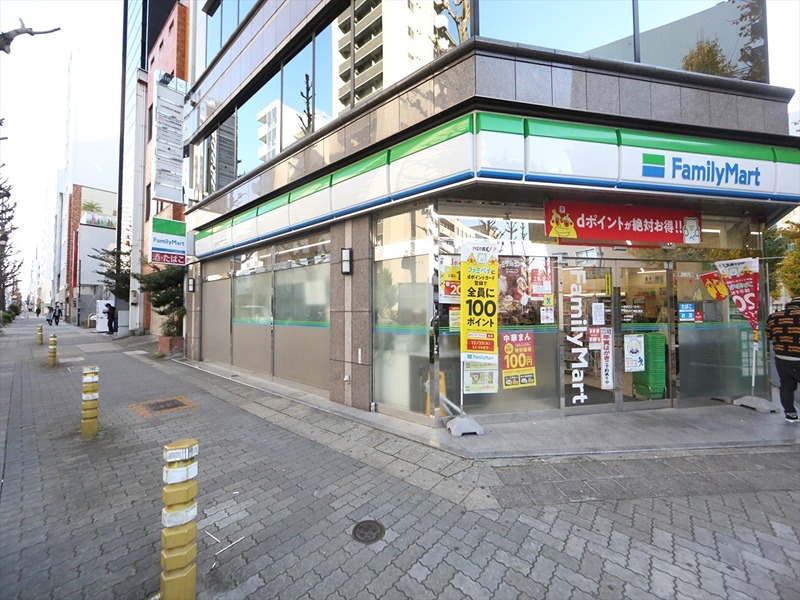 コンビニ　ファミリーマート 丸の内七間町通店（コンビニ）まで60m