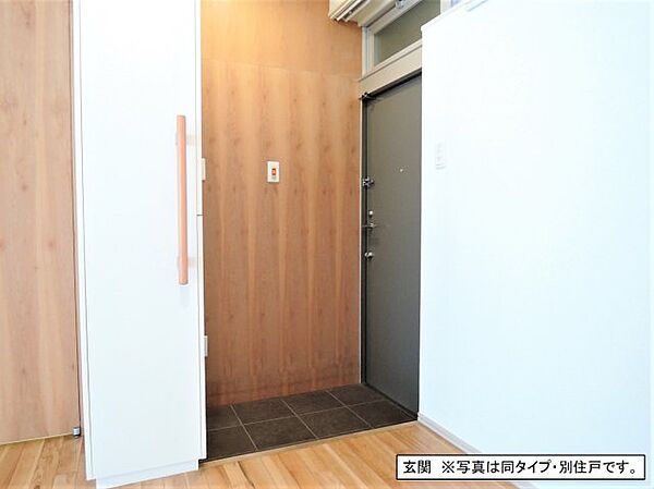 玄関　収納豊富なシューズボックスです♪