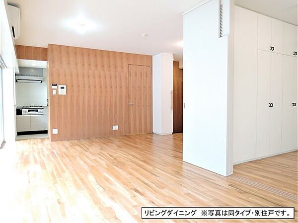 居室・リビング　使いやすい形の為、レイアウトを楽しめます♪