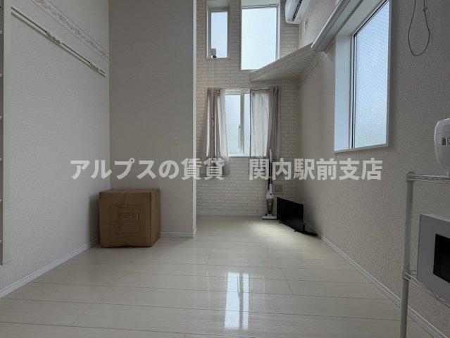 ユナイト石川町ペルファボーレの居間写真