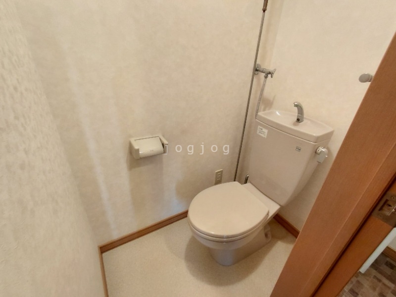 トイレ　当社サービスセンターで温水洗浄便座の設置承ります★