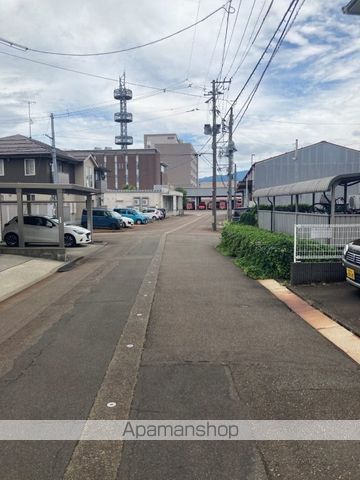その他　前面道路（その他）まで0m