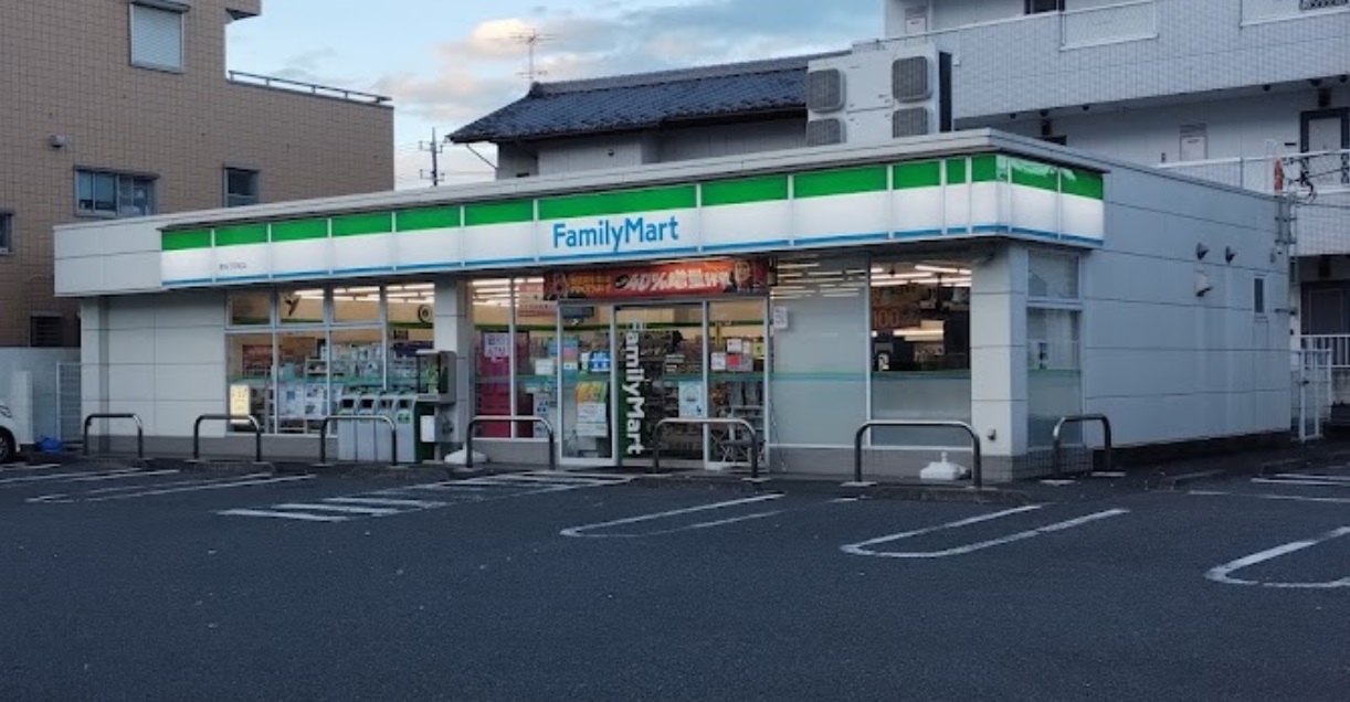 コンビニ　ファミリーマート熊谷万平町店（コンビニ）まで463m