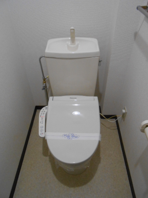トイレ　温水洗浄便座完備