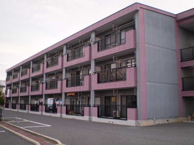 建物外観　バルコニー・階段側を北東方向より撮影