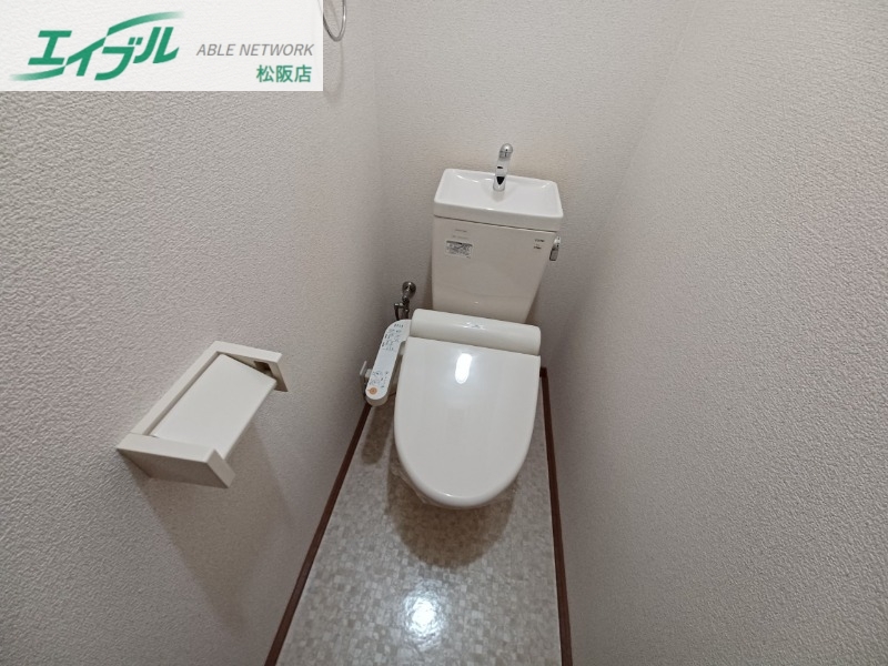 トイレ　同型参考写真