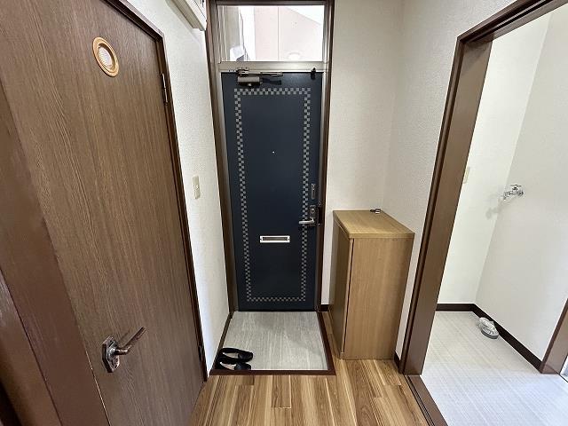 玄関　※203号室参照