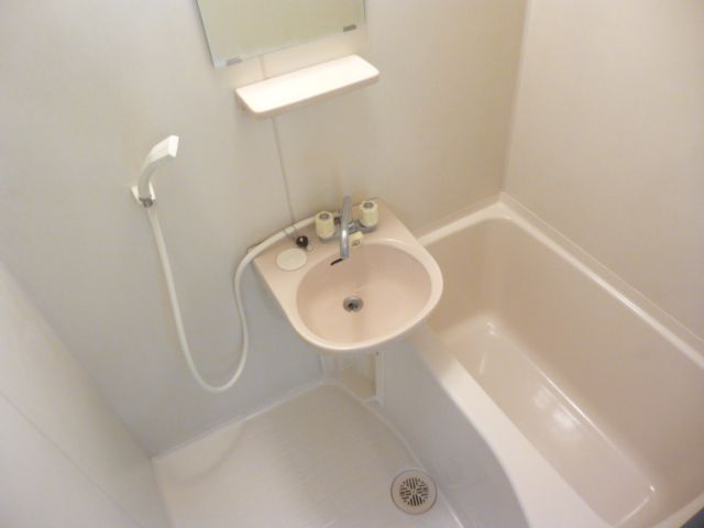 バス・シャワールーム　やっぱりお風呂トイレ別でしょう☆