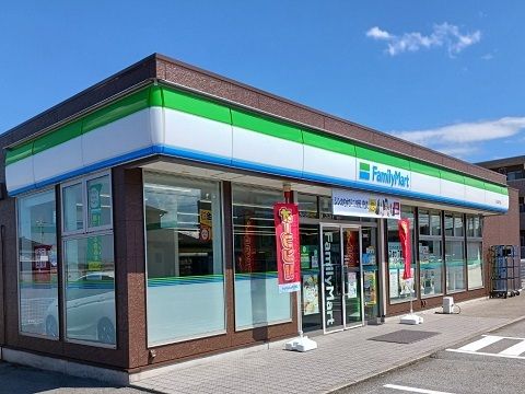 コンビニ　ファミリーマート富山金代店（コンビニ）まで650m