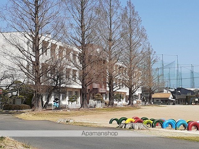 小学校　笠間市立友部第二小学校（小学校）まで1708m