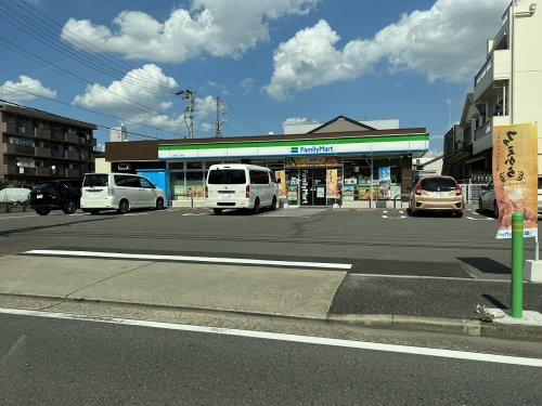コンビニ　ファミリーマート 江向町三丁目店（コンビニ）まで59m