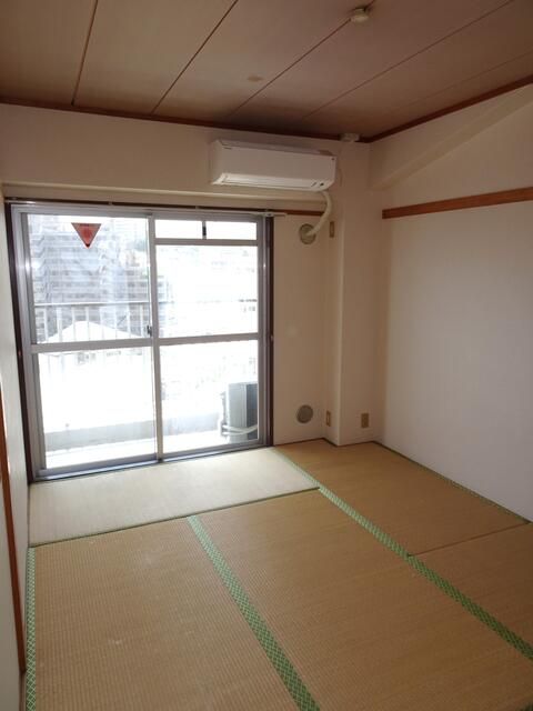 協栄マンションの玄関写真