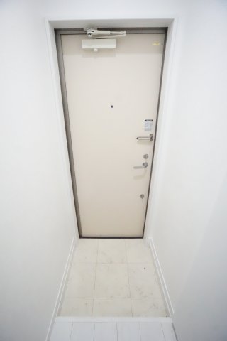 玄関　※同物件、同タイプのお部屋です