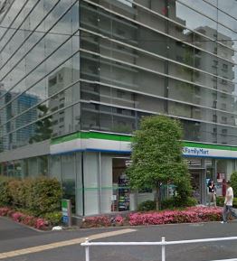コンビニ　ファミリーマート 海岸三丁目店（コンビニ）まで64m