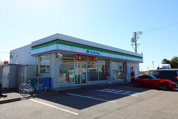コンビニ　ファミリーマート 吉田インター店（コンビニ）まで1443m
