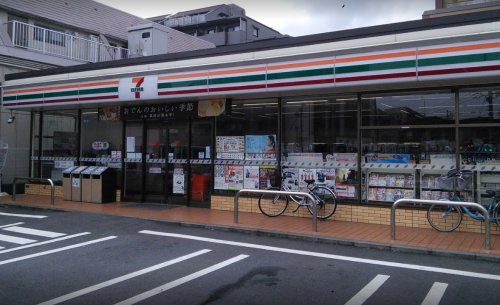 コンビニ　セブンイレブン 下丸子多摩堤通り店（コンビニ）まで423m