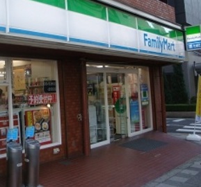 コンビニ　ファミリーマート（コンビニ）まで100m