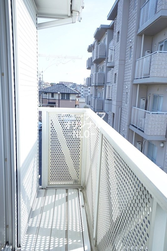 バルコニー　南向きでお洗濯物がよく乾きます☆