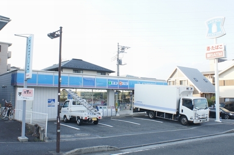 コンビニ　ローソン 伊勢原高森店（コンビニ）まで89m
