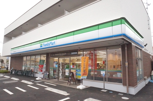 コンビニ　ファミリーマート 伊勢原高森三丁目店（コンビニ）まで691m
