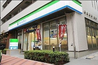 コンビニ　ファミリーマート（コンビニ）まで550m