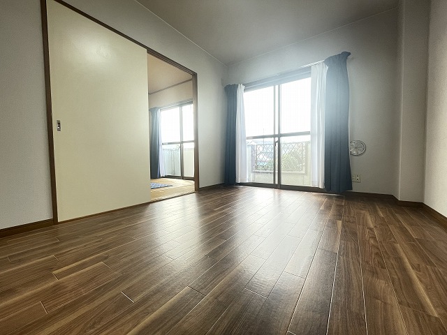 その他部屋・スペース　洋室6帖　　明るい室内