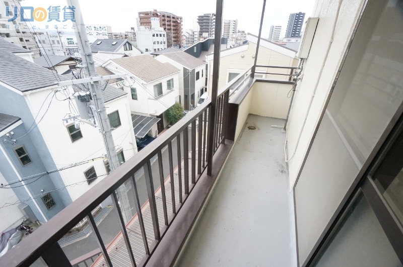 バルコニー　東側のベランダです。
