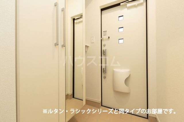 メゾン・フィオーレの玄関写真