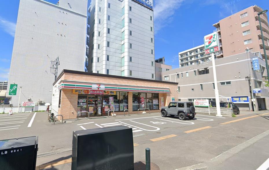 コンビニ　セブンイレブン札幌北5条店（コンビニ）まで136m