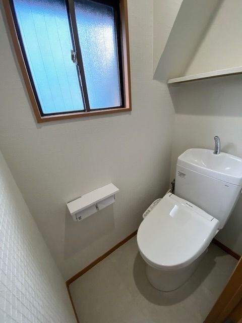 トイレ　※写真は別部屋