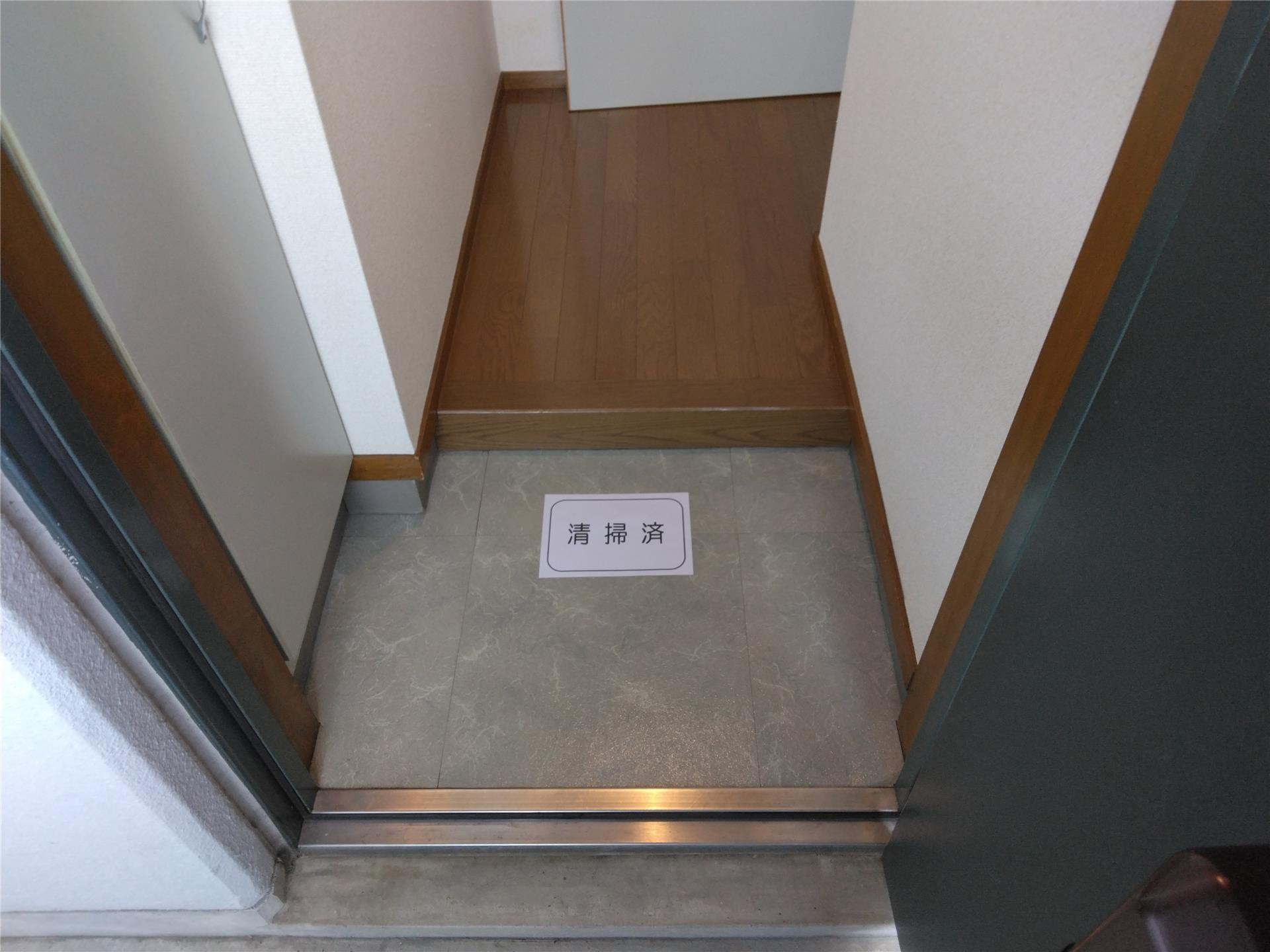 シャルマンFの玄関写真