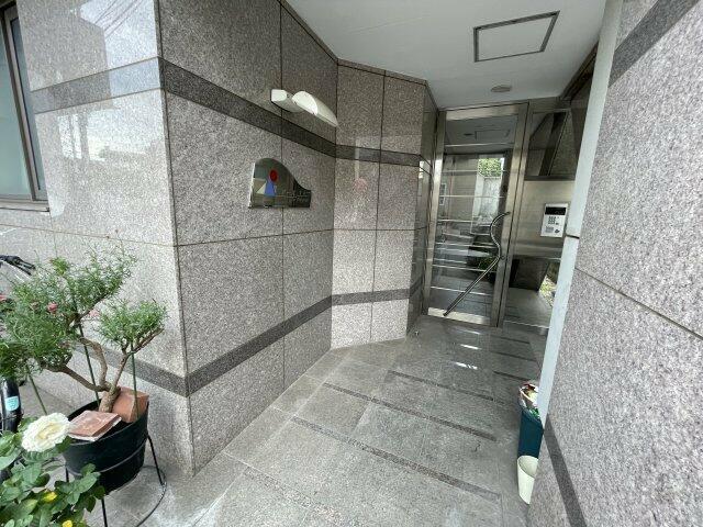 東急池上線 雪が谷大塚駅 徒歩3分 3階建 築26年の外観写真