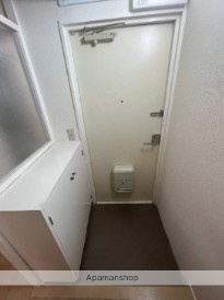 ブルーライン 上大岡駅 徒歩9分 5階建 築48年の玄関写真