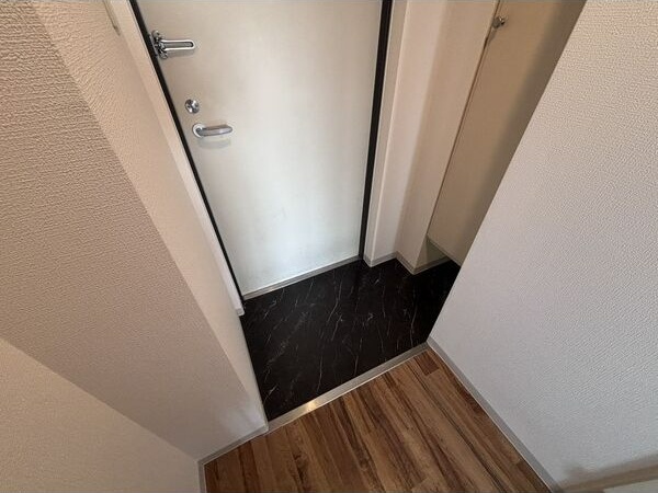ルピナスの玄関写真