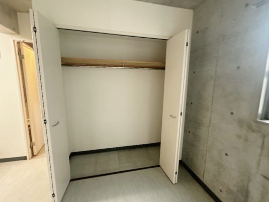 収納　丈の長いお召し物もかけられるクローゼット※クリーニング前の写