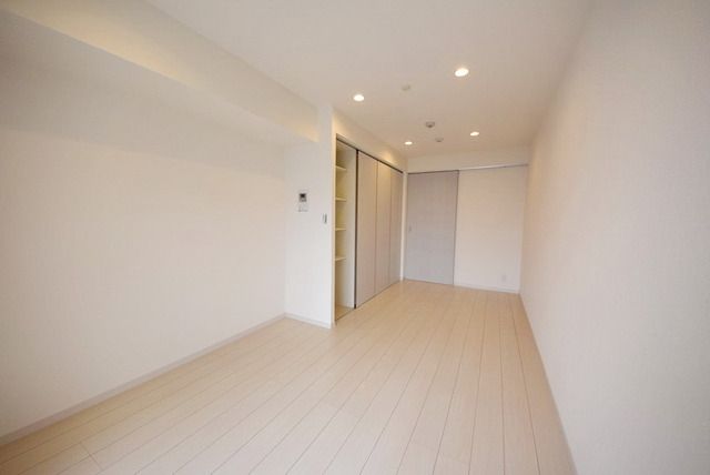 ＪＲ外房線 本千葉駅 徒歩10分 3階建 築11年の居間写真