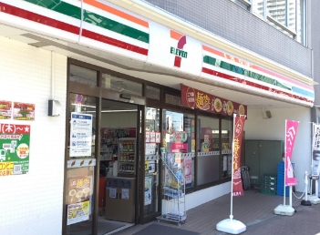 コンビニ　セブンイレブン 東中野駅南店（コンビニ）まで195m