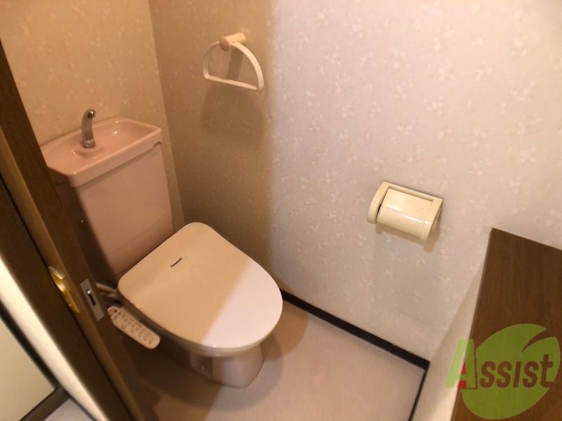 トイレ　トイレはウォシュレット付きです。シャワートイレは嬉しいですね