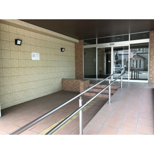 湘南新宿ライン宇須 宇都宮駅 バス乗車時間：11分 最寄りバス停で下車 徒歩3分 8階建 築20年の外観写真