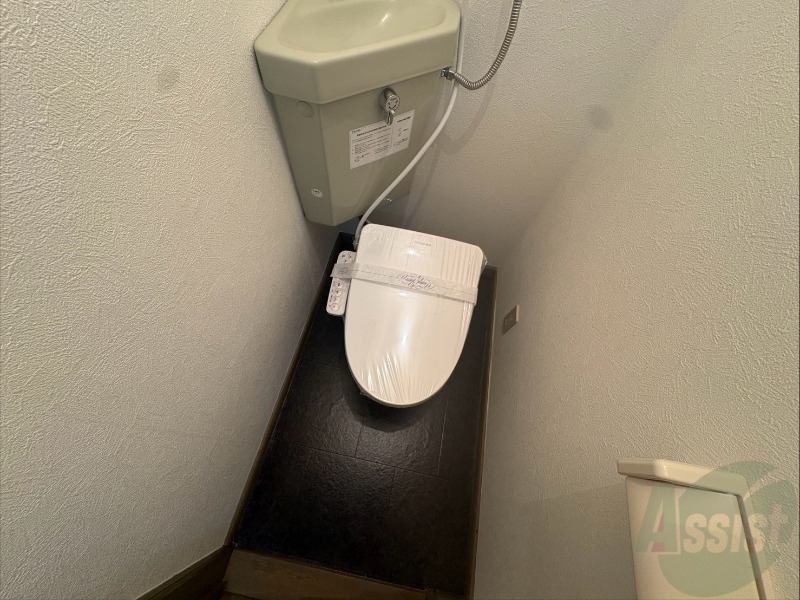 地下鉄東西線 発寒南駅 徒歩10分 3階建 築34年のトイレ写真