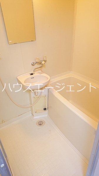 バス・シャワールーム　バストイレ別です☆※参考画像・反転タイプ